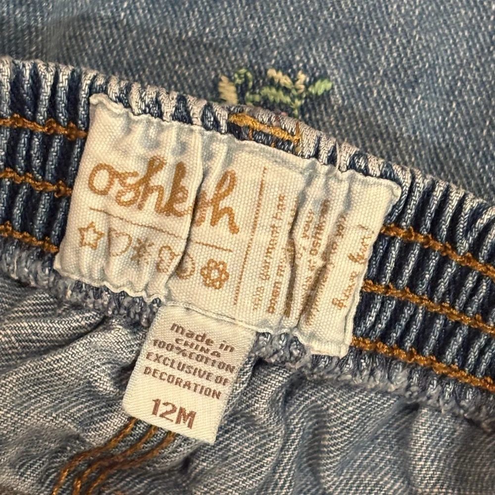 OshKosh B'gosh Y2K/ Vintage Blue‎ Jeans with Colorful Embroidery